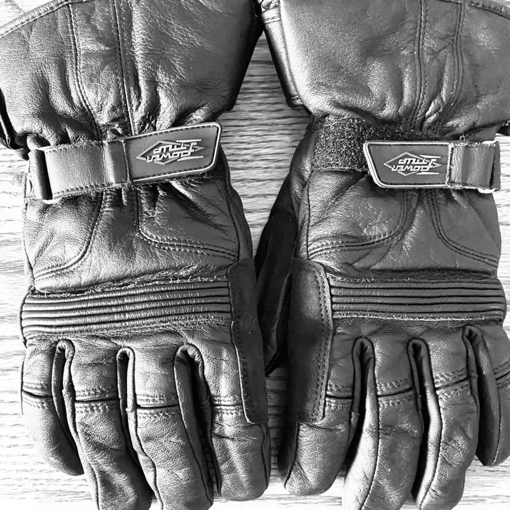 Heavy duty motorcycle riding gloves